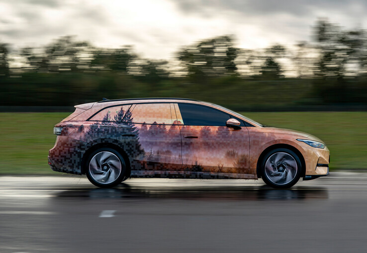 Volkswagen's odd camo choice for the ID.7 Tourer teaser images is perhaps indicative of its adventurous intentions for the EV. (Image source: Volkswagen)