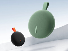 The Xiaomi Bluetooth Speaker Essential in its two launch colours.