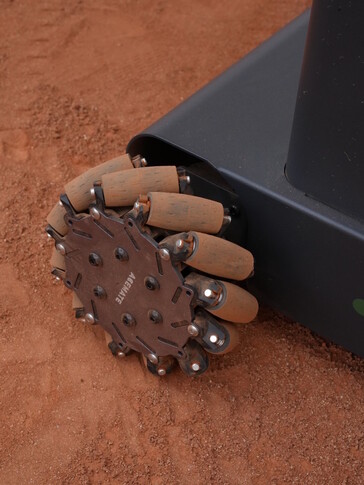 The Acemate S10 Pro tennis robot uses omni-directional wheels.