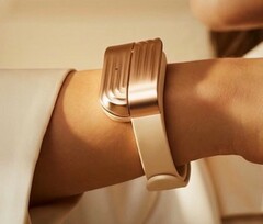 Clair packs a series of sensors into an inconspicuous wristband.