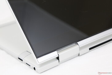The Envy series lacks the "diamond-cut" corners that the newer Spectre models are known for