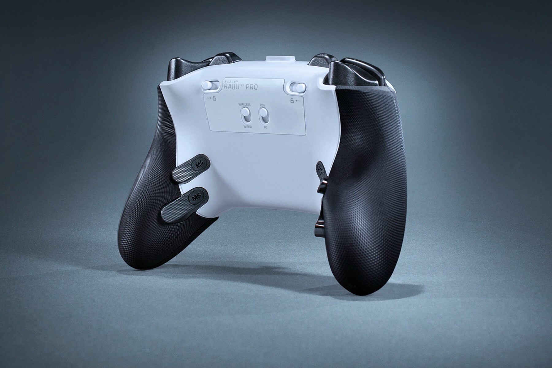 Razer Raiju V3 Pro Controller Wireless Per PS5/PS4/PC, Licenza Ufficiale PlayStation, 6 Pulsanti Rimappabili, Thumbstick TMR Anti-deriva, HyperTrigger E HyperSpeed Wireless