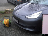 Tesla USS vs HW3 vs HW4 parking test (image: RSEV/YT)
