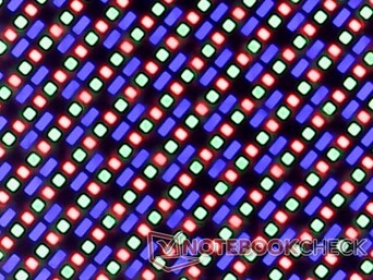 Sharp OLED subpixel array with high DPI and minimal graininess