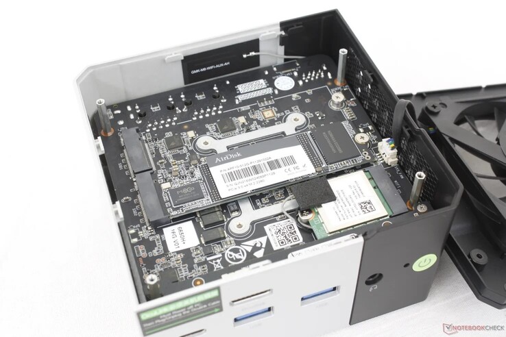 The WLAN and storage modules are upgradeable, while the RAM is not.