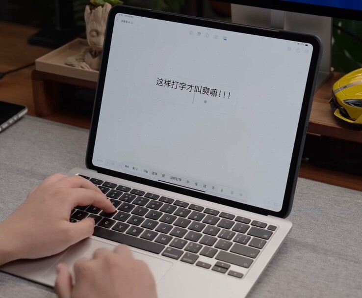 Close-up of the iPadBook an MacBook Air keyboard and touchpad being used to control the iPad. (Image source: 舒灿ShuCanTech via YouTube)