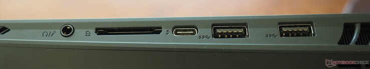 Right side: 3.5 mm audio combo, SD card reader, Thunderbolt 4 (DP 1.4, PD 3.0), 2x USB-A 3.2 Gen 2