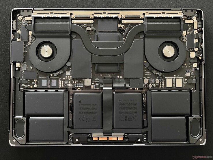 Internal layout MacBook Pro 14 M3 Max