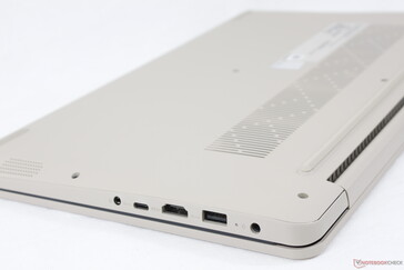 Bottom plate is matte roughened plastic to contrast the smoother and shinier brushed aluminum keyboard deck and outer lid