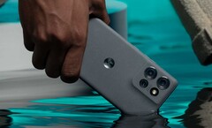 The Motorola Edge 50 has a MIL-810-STD water resistance rating. (Image source: Motorola)