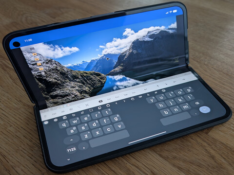 While a foldable seemed like it would have a number of great use cases, the reality turned out to be full of compromise (Image Source: Notebookcheck)