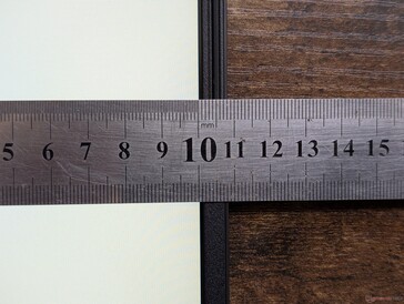 Narrow side bezels