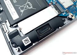 The YMTC PC005 SSD is just enclosed in a thin metal envelope without proper thermal pads