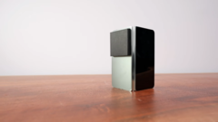 A OnePlus Open unit in preview. (Source: Unbox Therapy)