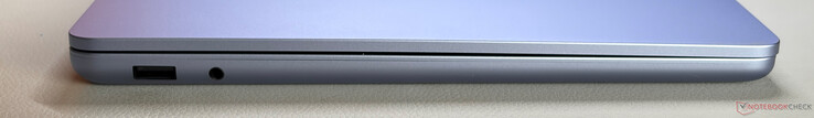Left: USB-A 3.2 Gen. 1 (5 Gbps), 3.5 mm stereo