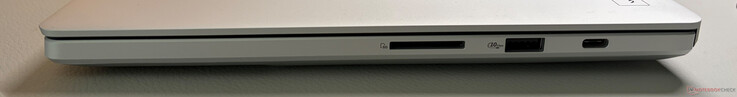 Right side: SD-card reader (UHS-II), USB-A 3.2 Gen 2 (10 GBit/s), USB-C 3.2 Gen.2 (10 GBit/s, DisplayPort ALT Mode 2.1, Power Delivery 3.0)