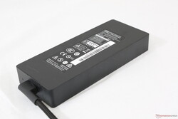 230 W AC adapter works across all Blade 15 and Blade 17 SKUs