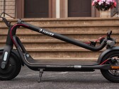 The Navee V40 e-scooter offers a top speed of up to 20 mph (32 khp) and a maximum range of 25 miles (40 km) (Image source: Navee)