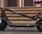 The Navee V40 e-scooter offers a top speed of up to 20 mph (32 khp) and a maximum range of 25 miles (40 km) (Image source: Navee)