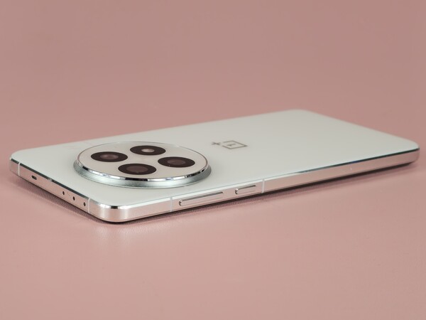 The OnePlus 13 is the first smartphone that can record 4K Dolby vision with every one of its cameras. (Image source: Notebookcheck)