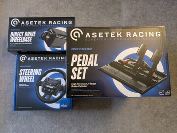 Asetek Initium Racing Bundle retail packaging.