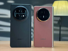 The Oppo Find N5 and Honor Magic V5 from left to right. (Image source: Kingmi Mobile - edited)