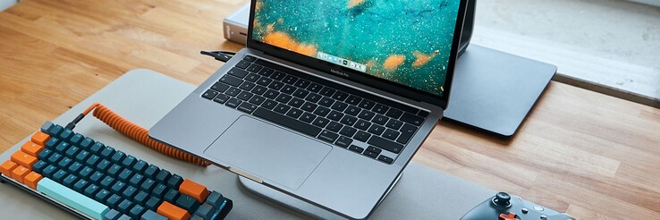 Apple MacBook Pro 13 2022 M2 Laptop Review – Debut for the new Apple M2 -  NotebookCheck.net Reviews
