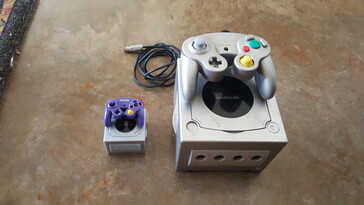 Silver version with mini controller. (Image source: BitBuilt/Madmorda)