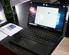 The H133W-MY from Weibu was built to accommodate Intel's Gemini Lake ULV CPUs, but the Chinese maker was forced to use the Snapdragon 835 SoC due Intel's shortage problems. (Source: Notebook Italia)