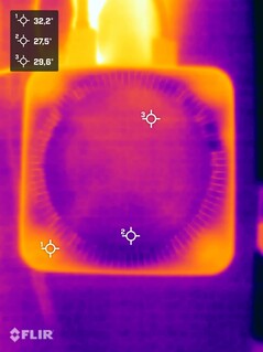 Vzmore AX9 Max during the stress test (underside)
