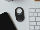 A "Galaxy SmartTag2" lifestyle shot. (Source: MobileFun)