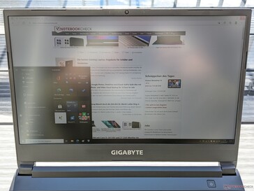 Gigabyte G5 KC in outdoor use