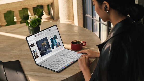 Huawei MateBook Fold can be used without a physical keyboard. (Image source: Huawei)