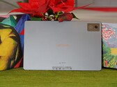 The metal chassis is one reason why the Idea Tab Pro looks much more premium than its price suggests. (Image source: Notebookcheck)