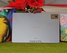 The metal chassis is one reason why the Idea Tab Pro looks much more premium than its price suggests. (Image source: Notebookcheck)