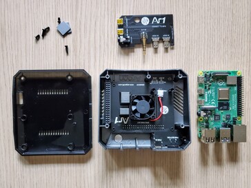The Raspberry Pi 4 and Argon ONE case pre-assembly. (Image: Notebookcheck)