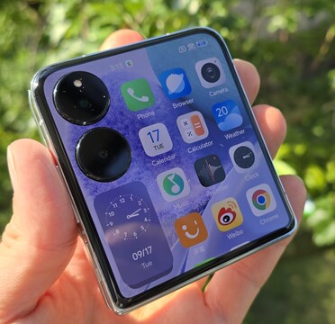 Xiaomi Mix Flip smartphone review
