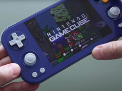 A hands-on shot of the Anbernic RG476H in its Gamecube-inspired colour option. (Image source: Retro Game Corps)