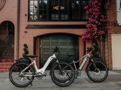 The Aventon Level.2 electric bicycle has an assistance range of up to 60 miles (~97 km). (Image source: Aventon)