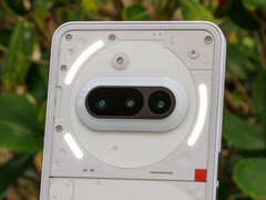 The Nothing Phone (3a)'s Glyph interface can display notifications and incoming calls. (Image source: Notebookcheck)