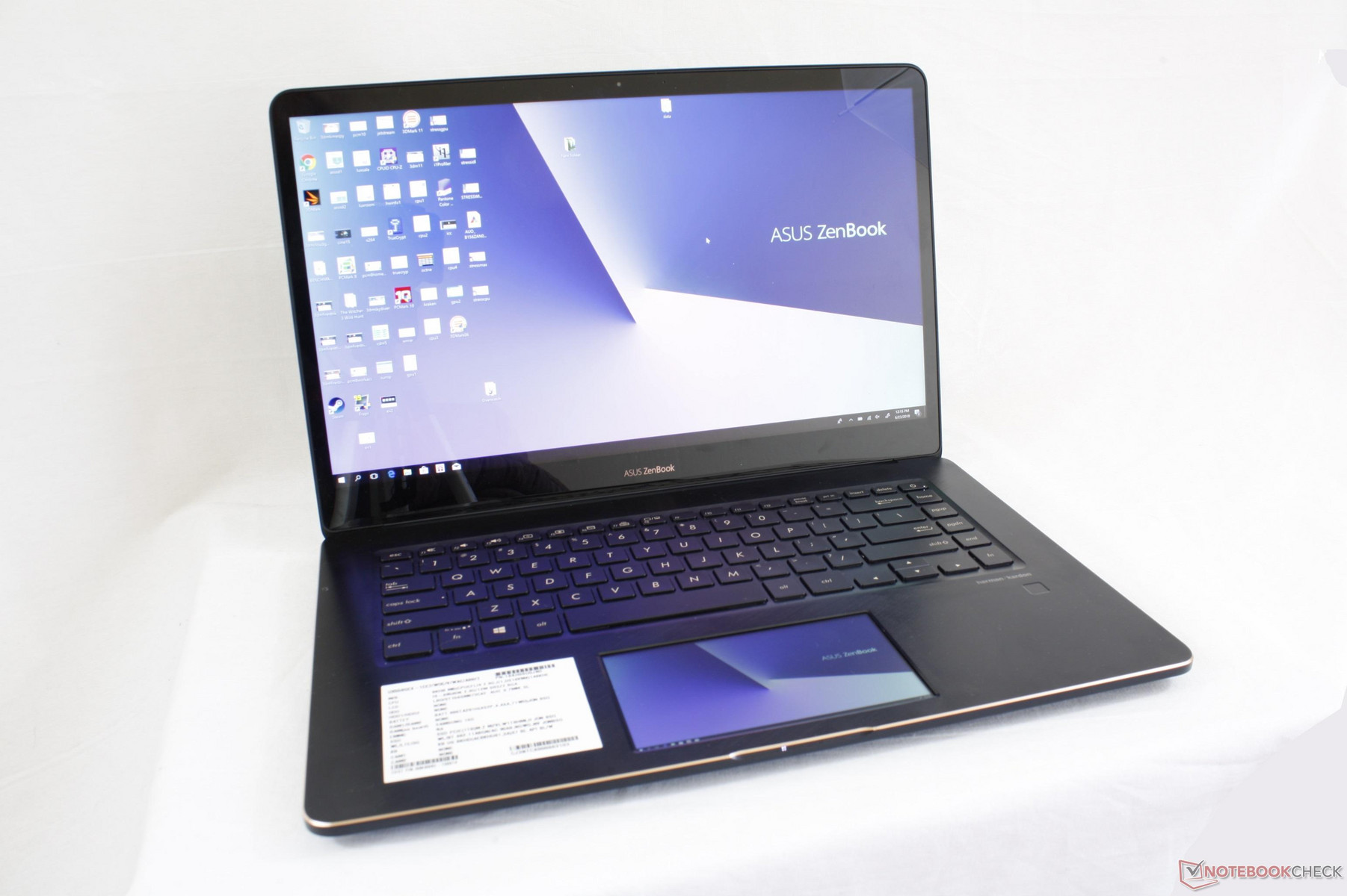 Notebookcheck s Top 10 Multimedia Laptops NotebookCheck Reviews Asus ZenBook Pro 15 UX580GE with two displays