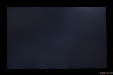 Minor-moderate uneven backlight bleeding along the top corners