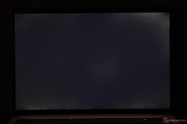Moderate uneven backlight bleeding along the corners