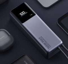 Xiaomi's latest 10,000 mAh power bank with color display has hit the digital shelves of JD.com. (Image source: ITHome)