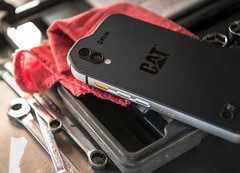 CAT S61 rugged phone with FLIR camera (Source: CAT Phones)