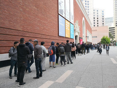 OnePlus has done it — there are now lines of customers waiting to buy the OnePlus 6 (Source: Own)