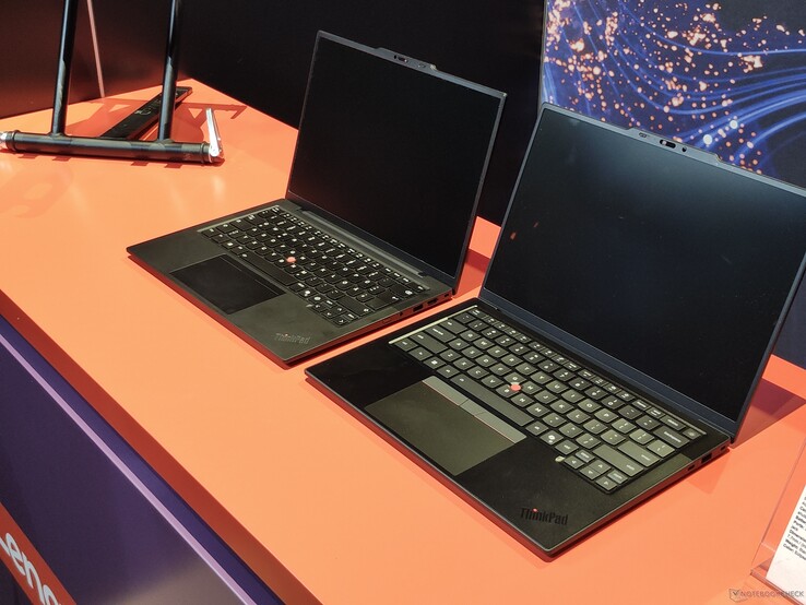 Lenovo ThinkPad X1 Carbon Gen 13 (left) vs. Lenovo ThinkPad X1 Carbon Gen 14 (right) (image source: Benjamin Herzig)