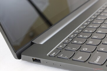Bar hinge is rigid enough to prevent teetering when typing no matter the angle