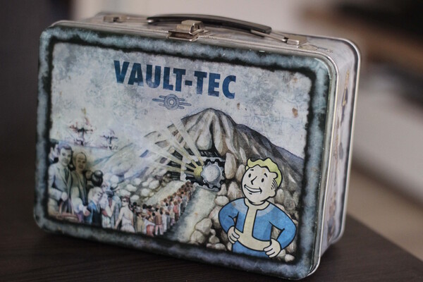 This Fallout 3 lunchbox has collected some dust, just like Fallout 3 itself