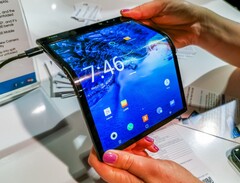 Outward-folding concept that could resemble Samsung&#039;s new foldable launching this fall. (Source: Gizmodo)